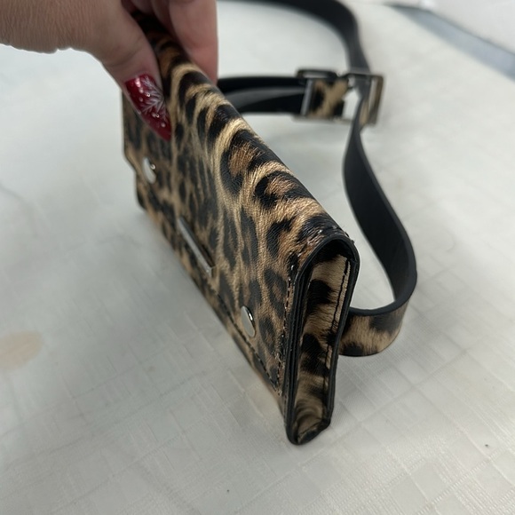 VINCE CAMUTO FANY PACK LEOPAR BAG ON THE BELT - Picture 4 of 7